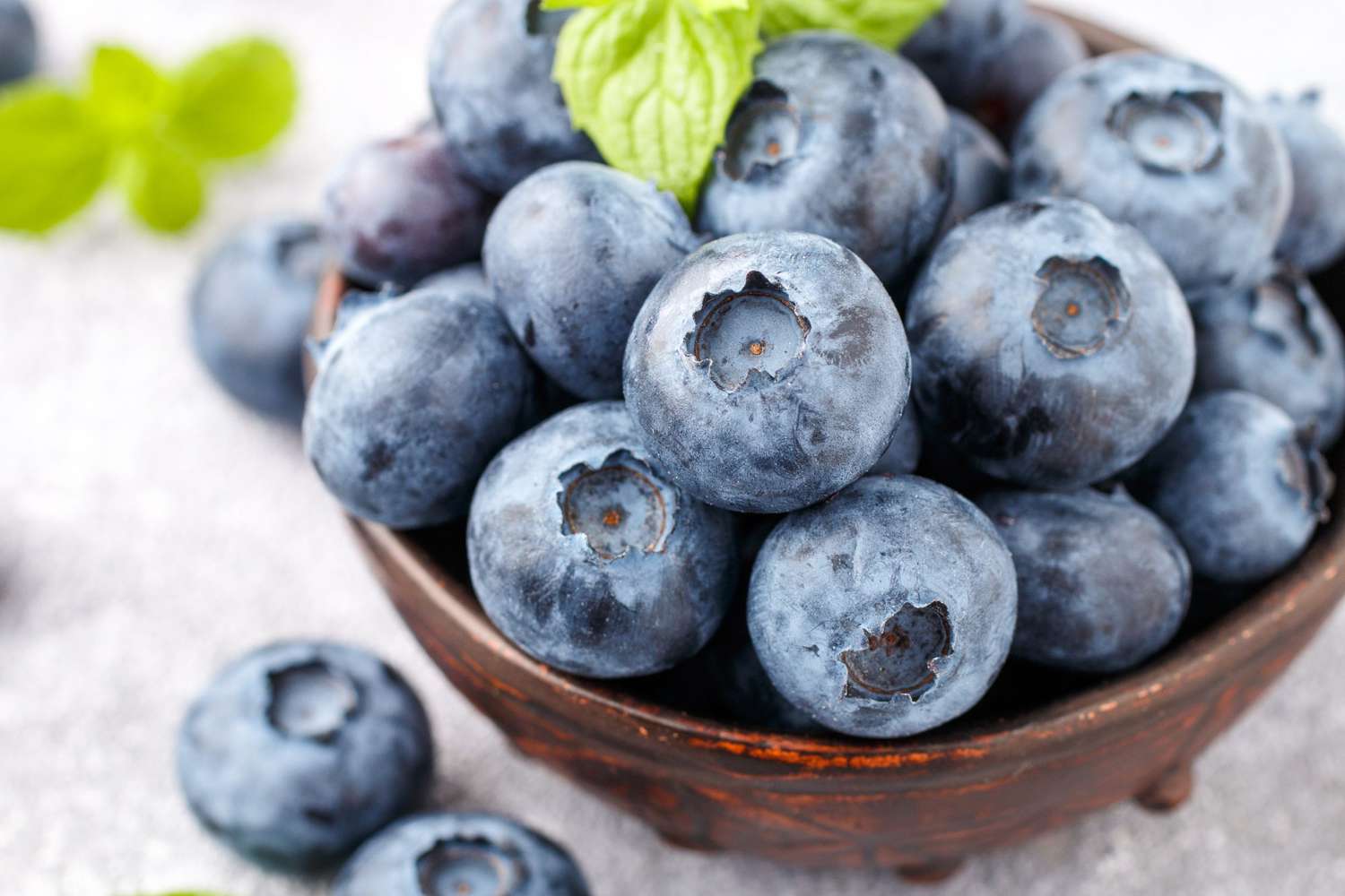 The Health Benefits and Risks of Eating Blueberries Every Day